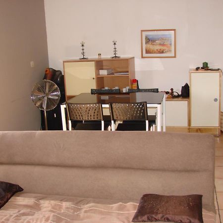 25 Fm 2 D Apartment Coursan Екстериор снимка