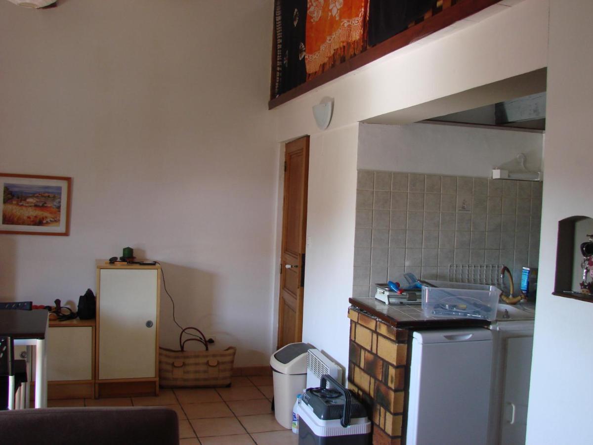 25 Fm 2 D Apartment Coursan Екстериор снимка